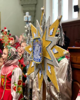 В Мукачівській міськраді лунали різдвяні колядки у виконанні дітей – 07