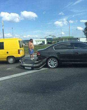 У передмісті Ужгорода не розминулись дві іномарки – 03