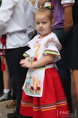 НВК "Гармонія" урочисто відзначила свято Першого вересня лінійкою у вишиванках – 04