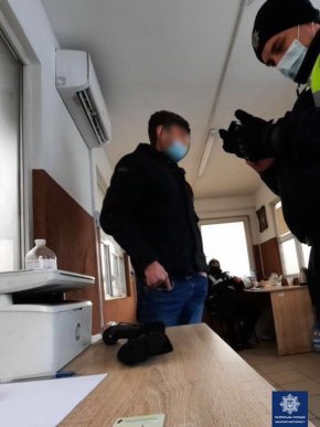 "Кинув" чоловіка на заправці: патрульні розповіли про інцидент, який стався сьогодні – 01