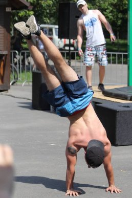  Street Workout у Мукачеві: спортсмени показали неймовірні вміння – 13