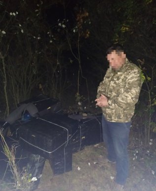 На Закарпатті намагалися переправити через кордон 7,5 тисяч пачок сигарет – 05 На Закарпатті намагалися переправити через кордон 7,5 тисяч пачок сигарет – 05