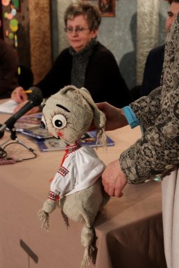 В Ужгороді презентували книгу про ляльковий театр – 02