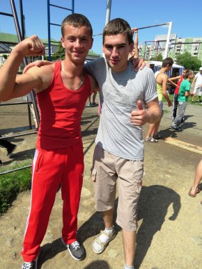 Воркаутери вчерговий раз виробляли у Мукачеві неймовірні трюки (ФОТО) – 01