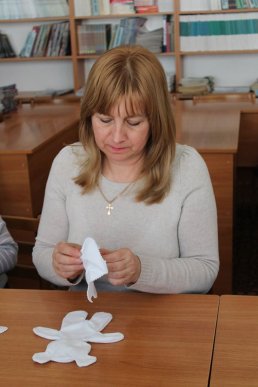 У Закарпатській обласній бібліотеці відбувся майстер-клас з виготовлення іграшок-валентинок – 07