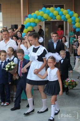 НВК "Гармонія" урочисто відзначила свято Першого вересня лінійкою у вишиванках – 19