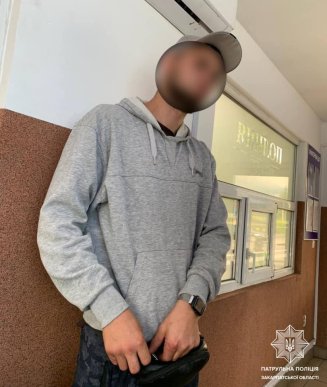 Поводився підозріло і намагався щось приховати: кого затримали патрульні – 02