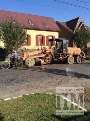 У Мукачеві демонтували одразу чотири "лежачих поліцейських" (ФОТОРЕПОРТАЖ) – 11