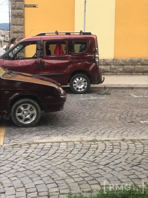 Ввечері у Мукачеві сталась аварія за участі вантажівки військових – 03