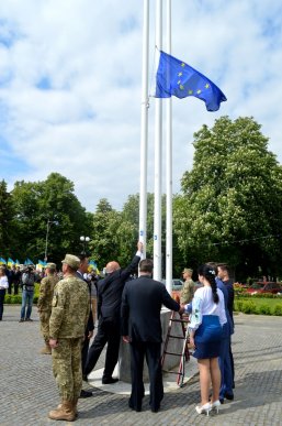 Як в Ужгороді святкували схвалення безвізу для України – 08