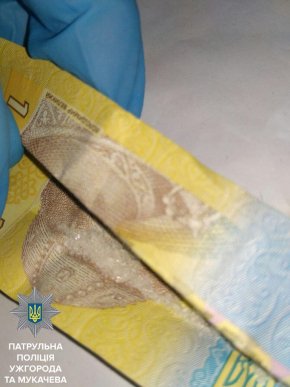 В Ужгороді у водія "Крайслера" знайшли наркотики – 03