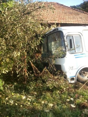 Фото із жахливої аварії у селі Вільховиця, де в ДТП потрапив рейсовий автобус – 02