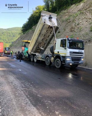 Поблизу кордону з Румунією триває ремонт небезпечної ділянки дороги – 01