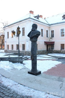 Пам’ятник Міхаю Мункачі встановили у дворі художньої школи – 04 Пам’ятник Міхаю Мункачі встановили у дворі художньої школи – 04