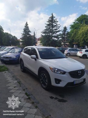 Патрульні розшукують особу, яка пошкодила автомобіль Mazda – 01