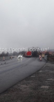 На Мукачівщині не розминулись вантажівка та легковий автомобіль – 03 На Мукачівщині не розминулись вантажівка та легковий автомобіль – 03