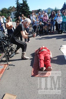 Сергій Вінер разом з вихованцями продемонстували мукачівським велосипедистам власні трюки (ФОТО) – 05 Сергій Вінер разом з вихованцями продемонстували мукачівським велосипедистам власні трюки (ФОТО) – 05