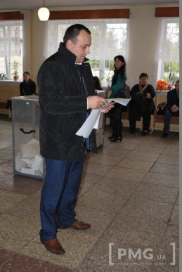 Голова облради Володимир Чубірко проголосував "за європейський Ужгород" разом із сім’єю – 03