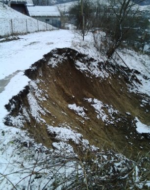 У Воловці стався зсув ґрунту – 02