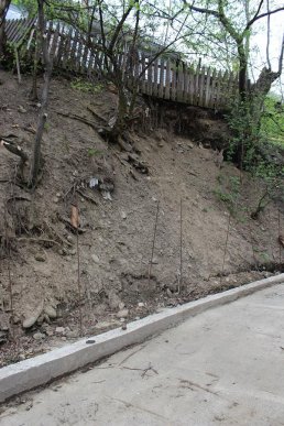 На Тячівщині місцеві мешканці самостійно розширили та забетонували частину комунальної вулиці – 12