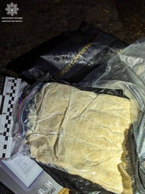 На Закарпатті правоохоронці затримали водія та пасажира – 03 На Закарпатті правоохоронці затримали водія та пасажира – 03