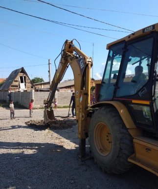 У Мукачеві в районі ромського поселення облаштують водопровідні мережі – 03