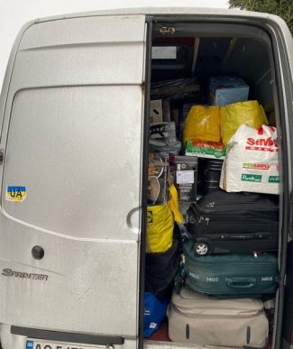 На Закарпатті митники конфіскували айфони та планшети вартістю понад півмільйона гривень – 03