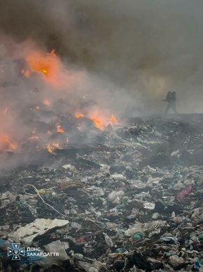 Знову горить на Ужгородщині: у вогні — сміттєзвалище у Барвінку – 01