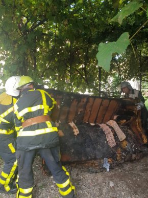 У Хусті з палаючого будинку винесли трьох дітей та їхнього батька – 01
