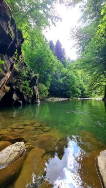 В мережі показали врaжaючі фото Блaкитної лaгуни нa Закарпатті – 10