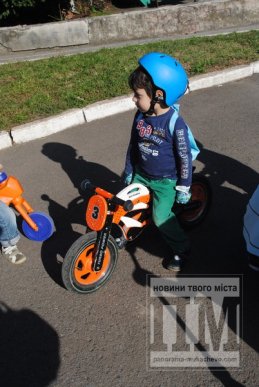Велолюбителі Мукачева "прокатались" історичними місцями міста (ФОТО) – 06