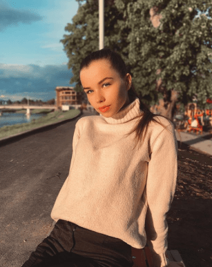 Моторошна аварія у Мукачеві: опубліковано фото загиблої дівчини – 04