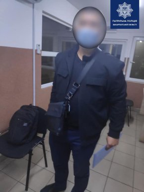 Поліцейські зупиняють автобуси, водії яких їздять без маски – 02