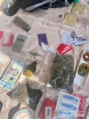 Поліцейські показали затримання мукачівських наркоторговців – 03 Поліцейські показали затримання мукачівських наркоторговців – 03