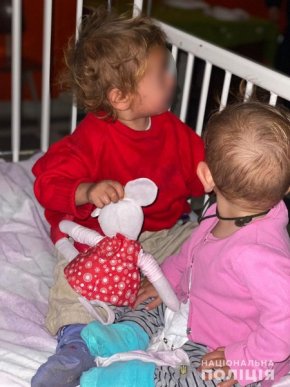 У горе-матері вилучили двох малюків. Діти проживали в жахливих умовах – 02