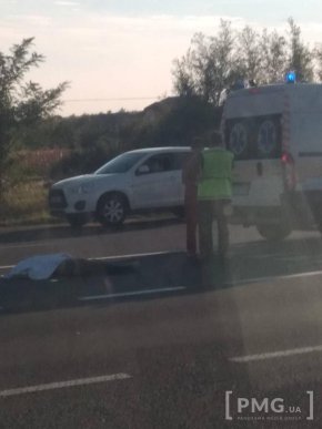 На трасі "Київ-Чоп" сталася страшна аварія. Загинула дівчина – 02