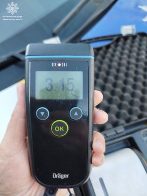 В одному з мікрорайонів Мукачева зупинили дуже п’яного водія – 02