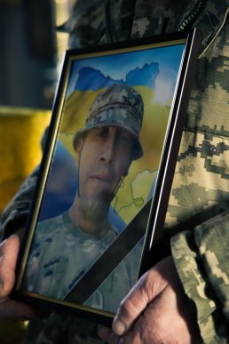 Сьогодні Мукачево попрощалося з Героєм – 01