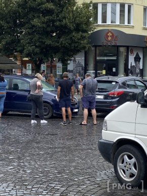 У центрі Мукачева сталась аварія – 04 У центрі Мукачева сталась аварія – 04
