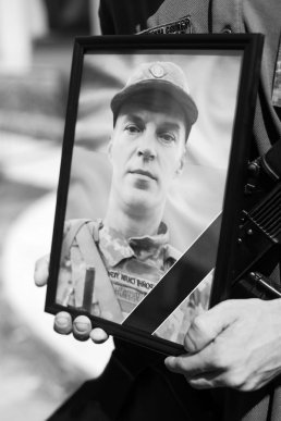 Мукачево попрощалось із військовим, який захищав Україну від російських окупантів – 01