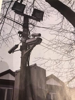 На площі Шандора Петефі в Ужгороді встановлені додаткові прожектори – 02