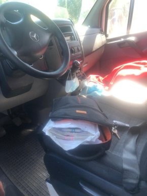 Повний рюкзак грошей: закарпатські митники вилучили на кордоні «зайву» валюту – 02