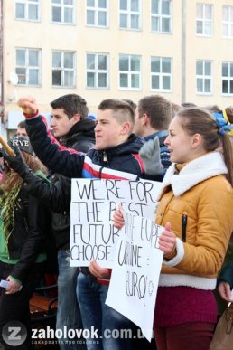 В Ужгороді студенти влаштували ЄвроМайдан (ФОТО) – 03