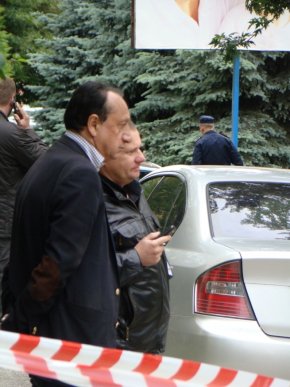 В Ужгороді намагалися спалити джип одному з провідних діячів ромської громади Ужгорода (ФОТО) – 09