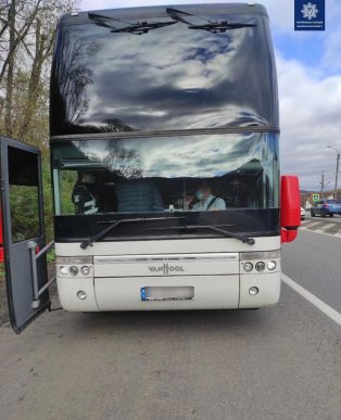 Перевезення під час карантину: патрульні складають адмінпротоколи на водіїв автобусів – 02