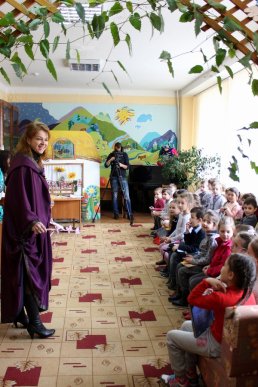 Всеукраїнський тиждень дитячого читання в Ужгороді розпочали театралізованим святом – 04