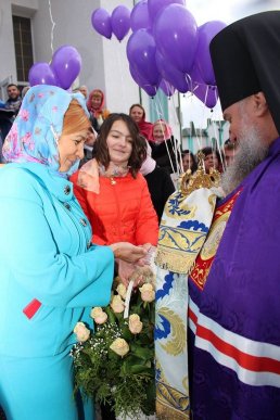 Архієпископу Феодору – 50: іменинника вітали перед богослужінням на Червоній горі – 09