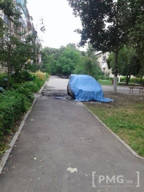 У мікрорайоні "Черьомушки" у Мукачеві горіла іномарка – 03