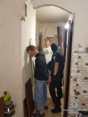 Поліція виявила наркопритон: усі подробиці – 07