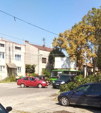 У Мукачеві зіткнулись легковик і автобус – 01